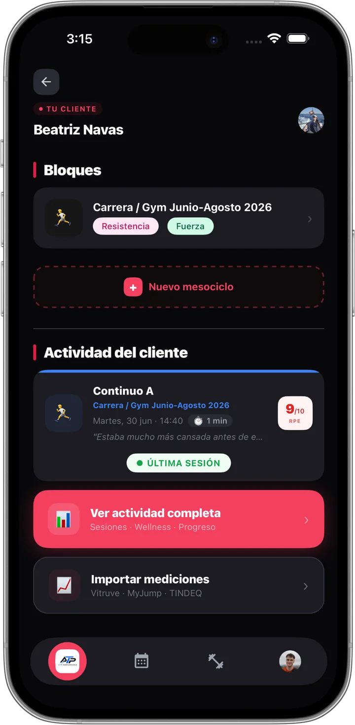 Perfil de un atleta en MyTrainIt: sus bloques de entrenamiento, el botón de nuevo mesociclo y su actividad reciente.