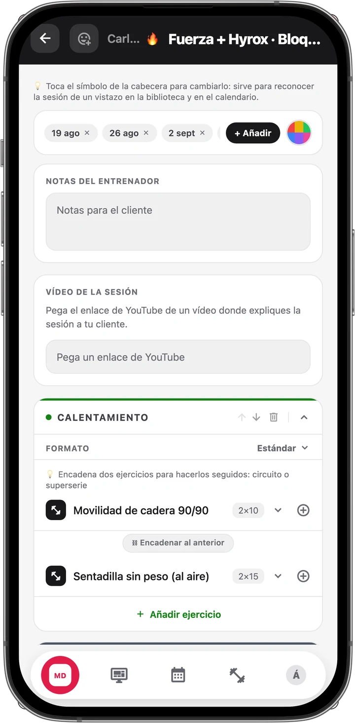 Editor de sesión en MyTrainIt: las fechas asignadas, los campos para las notas del entrenador y el vídeo de la sesión, y un bloque de calentamiento con dos ejercicios encadenados