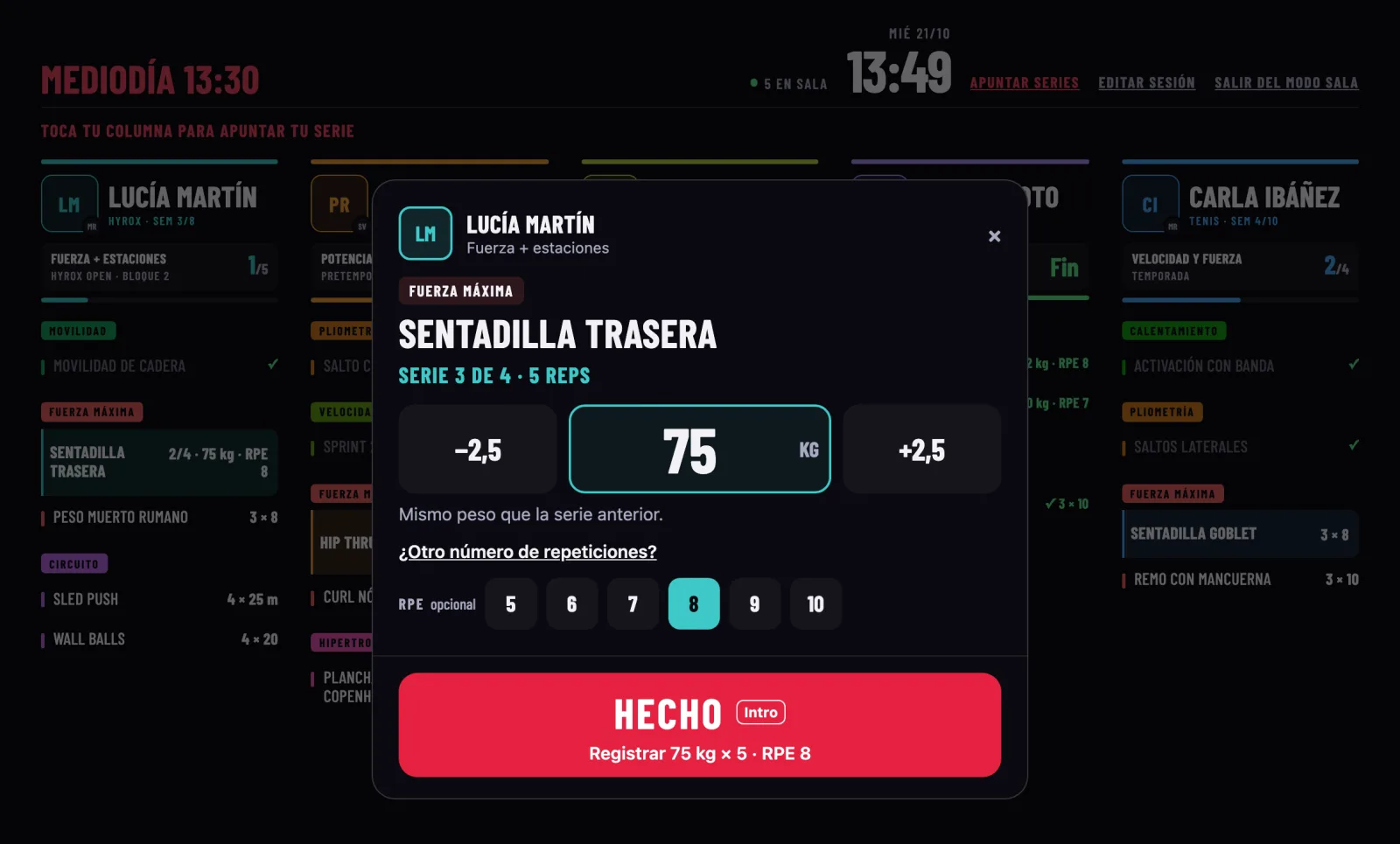 Apuntar una serie desde la Sala: sentadilla trasera, serie 3 de 4, con 75 kg ya puestos, el RPE 8 marcado y el botón «Hecho».